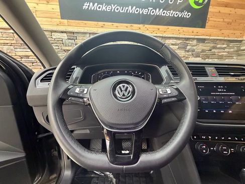Used 2020 Volkswagen Tiguan SEL image 17