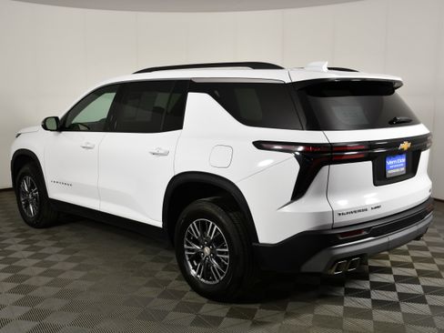 Used 2026 Chevrolet Traverse LT image 8
