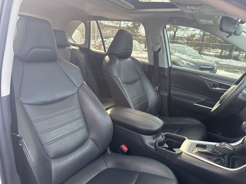 Used 2019 Toyota RAV4 XLE Premium image 15