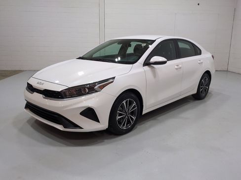 Certified 2023 Kia Forte LXS w/ LXS Technology Package FWD image 7
