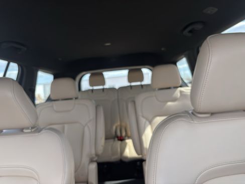 Used 2024 Jeep Grand Cherokee L Limited w/ Black Appearance Package image 27