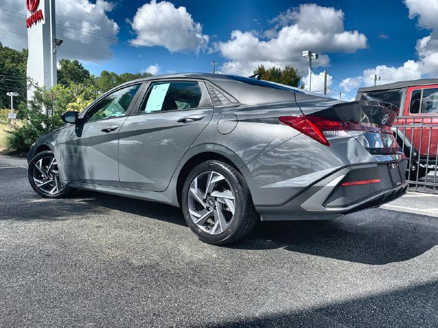 Used 2025 Hyundai Elantra SEL FWD image 6