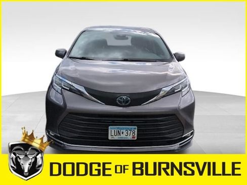 Used 2021 Toyota Sienna XLE AWD/4WD image 1