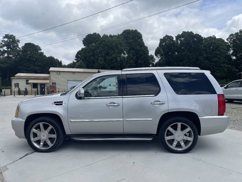 Used 2013 Cadillac Escalade Luxury AWD/4WD image 4
