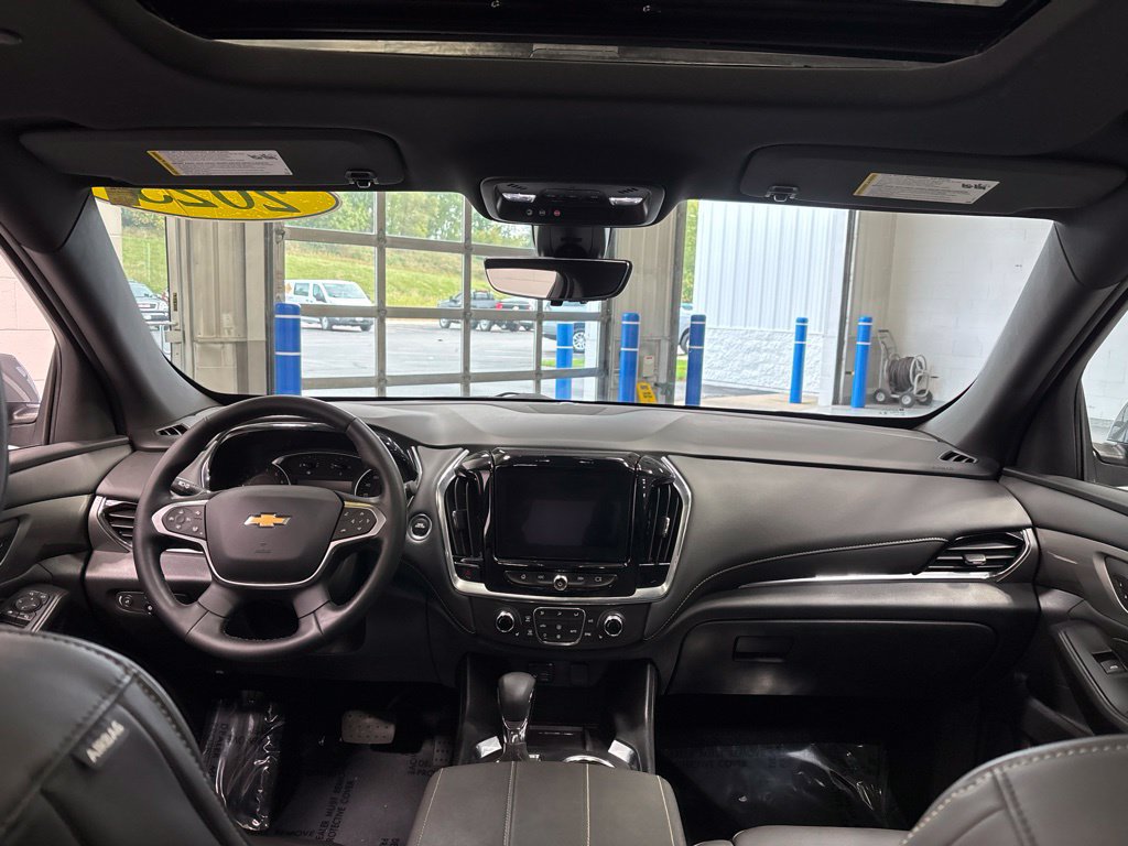 Used 2023 Chevrolet Traverse LT w/ LT Premium Package AWD/4WD image 13