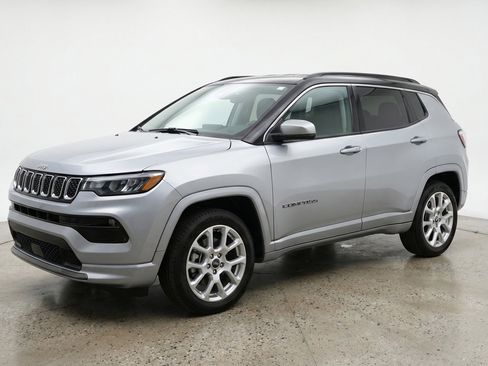 Used 2025 Jeep Compass Limited AWD/4WD image 3