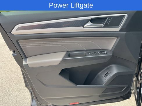 Used 2022 Volkswagen Atlas SEL R-Line AWD/4WD image 11