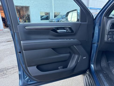 Used 2025 Chevrolet Suburban Premier w/ Sun And Tow Package image 17