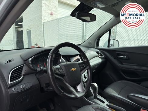 Used 2022 Chevrolet Trax LT w/ Driver Confidence Package AWD/4WD image 9