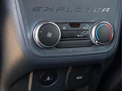 Used 2025 Ford Explorer ST-Line w/ ST-Line Street Pack image 17