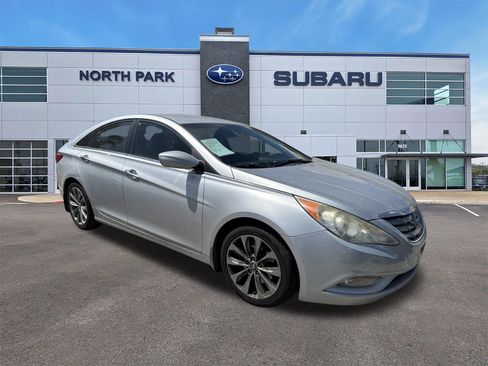 Used 2013 Hyundai Sonata SE FWD image 1