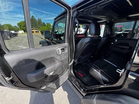 Used 2023 Jeep Wrangler Unlimited Rubicon w/ Cold Weather Group AWD/4WD image 39