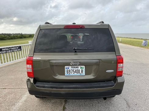 Used 2016 Jeep Patriot Latitude w/ Sun/Sound Group FWD image 6