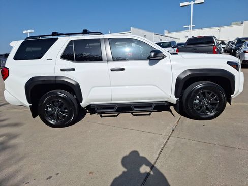 Used 2025 Toyota 4Runner SR5 AWD/4WD image 7