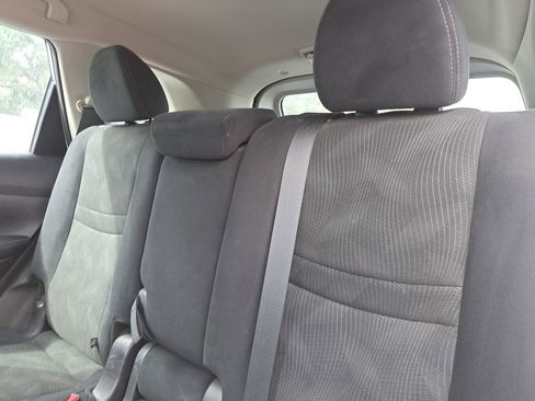 Used 2015 Nissan Rogue S image 8