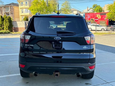 Used 2018 Ford Escape SE w/ SE Sport Appearance Package AWD/4WD image 8