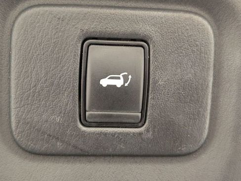 Used 2019 Nissan Pathfinder SL image 32