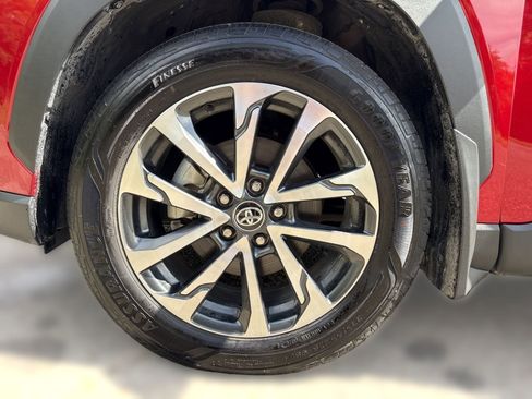 Used 2025 Toyota Corolla Cross XLE w/ Convenience Package FWD image 20