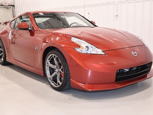 Used 2013 Nissan 370Z NISMO RWD image 3