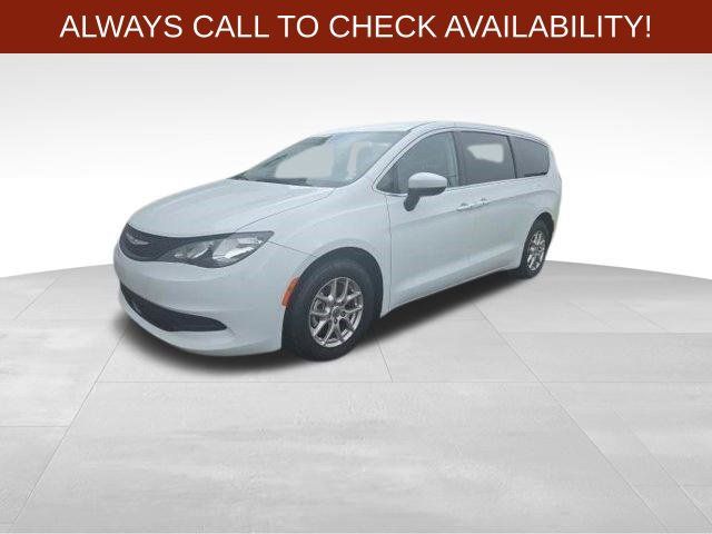 Used 2023 Chrysler Voyager LX FWD image 3