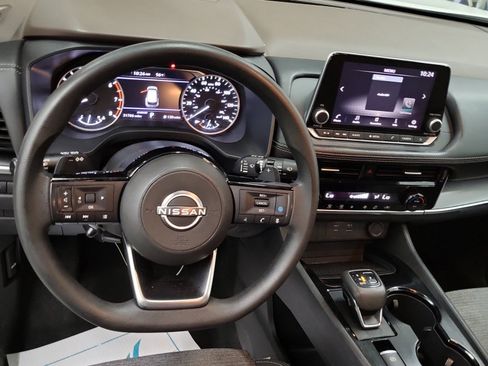 Used 2022 Nissan Rogue SV FWD image 11