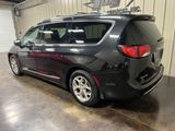 Used 2019 Chrysler Pacifica Limited image 5