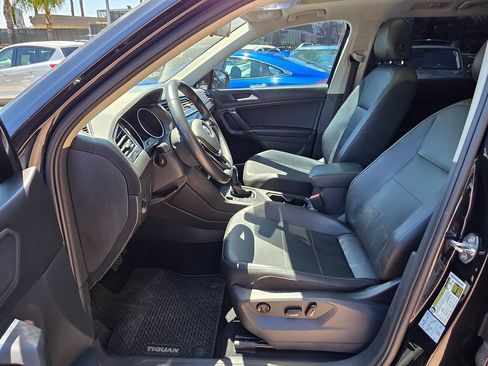 Used 2020 Volkswagen Tiguan SE w/ Panoramic Sunroof Package FWD image 21