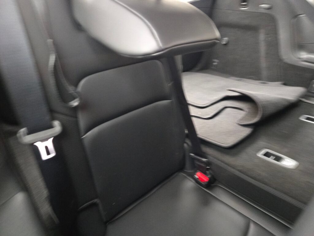 Used 2025 Nissan Pathfinder SL AWD/4WD image 10