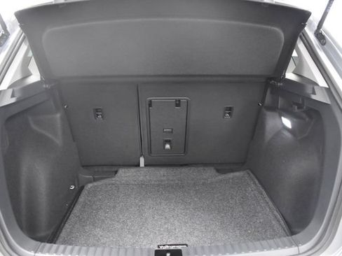 Used 2025 Volkswagen Taos SE FWD image 22