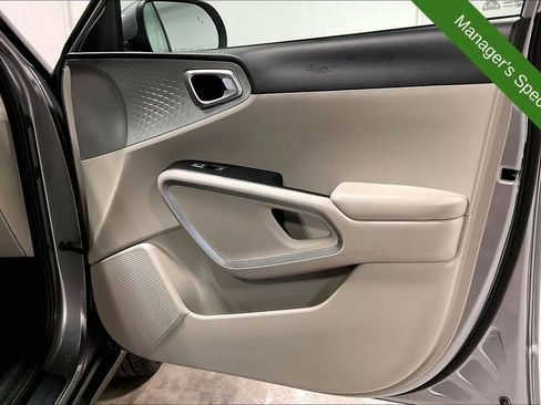 Used 2025 Kia Soul LX w/ LX Technology Package FWD image 22