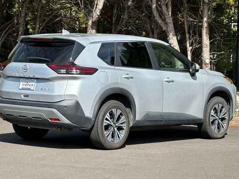 Used 2023 Nissan Rogue SV image 4