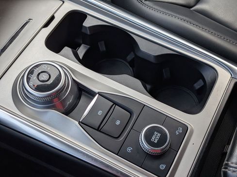 Used 2021 Ford Explorer XLT w/ Equipment Group 202A image 22