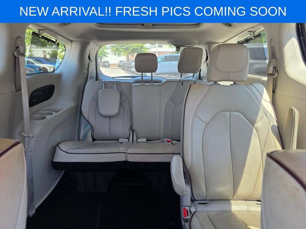 Used 2017 Chrysler Pacifica Limited FWD image 13
