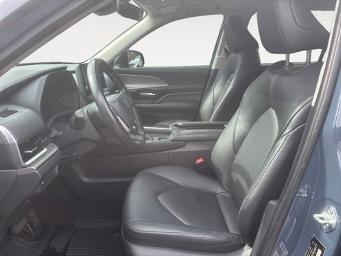 Used 2024 Toyota Grand Highlander XLE image 9