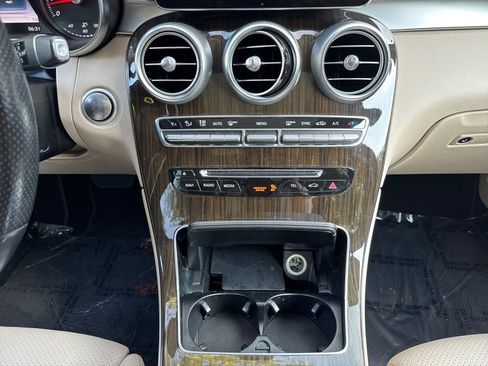 Used 2017 Mercedes-Benz GLC 300 4MATIC image 25