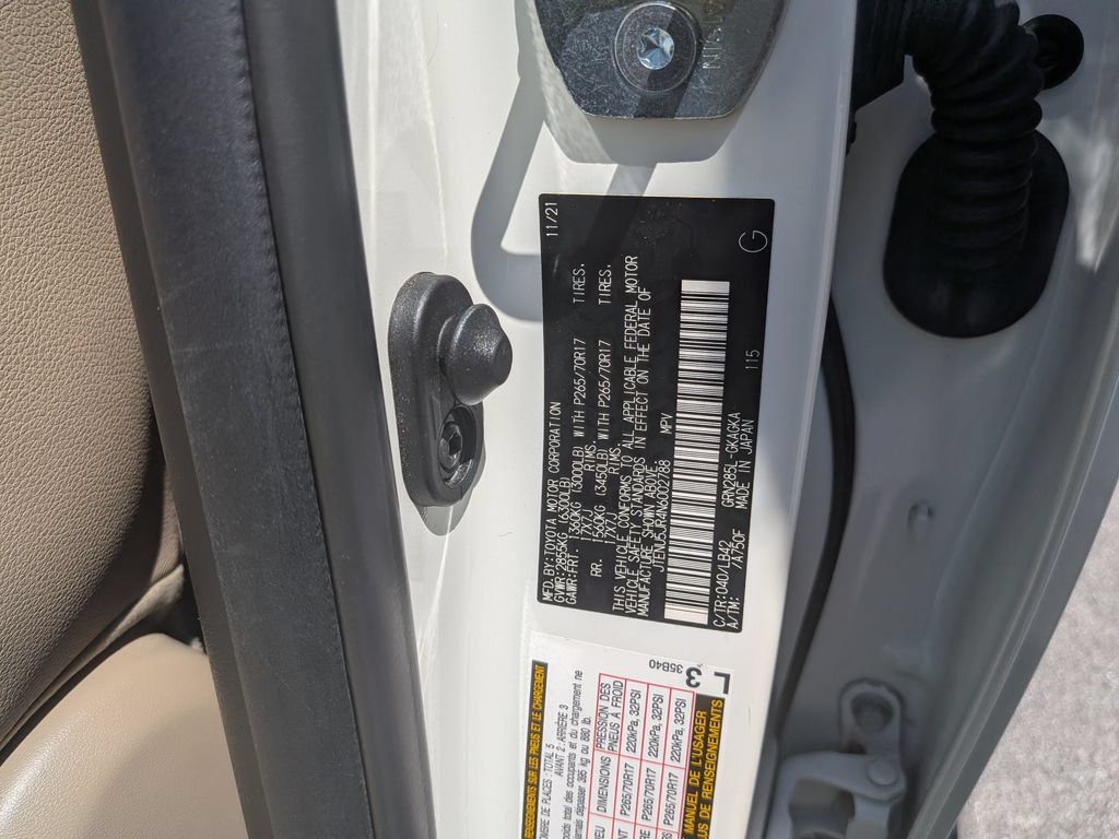 Used 2022 Toyota 4Runner SR5 Premium w/ Moonroof Package AWD/4WD image 31