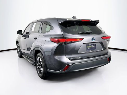 Used 2023 Toyota Highlander XLE FWD image 5