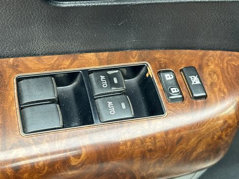 Used 2010 Toyota Tundra Limited image 11