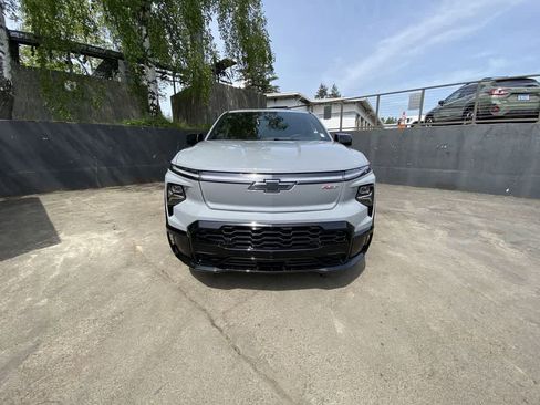 Used 2025 Chevrolet Silverado EV RST AWD/4WD image 9