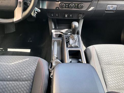 Used 2022 Toyota Tacoma SR5 w/ Technology Package RWD image 17