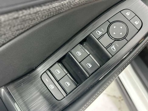 Used 2022 Nissan Rogue SV image 15