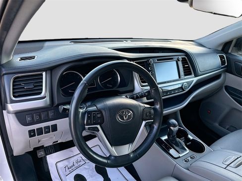Used 2019 Toyota Highlander Limited image 9