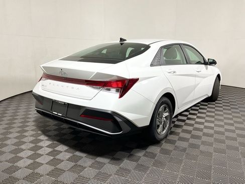 New 2026 Hyundai Elantra SE FWD image 16