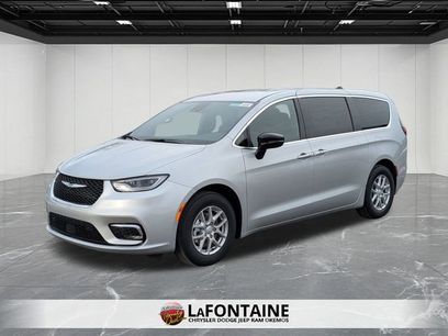 New 2026 Chrysler Pacifica Select