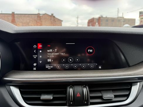 Used 2022 Alfa Romeo Stelvio Ti image 10