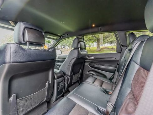 Used 2019 Jeep Grand Cherokee Laredo AWD/4WD image 14