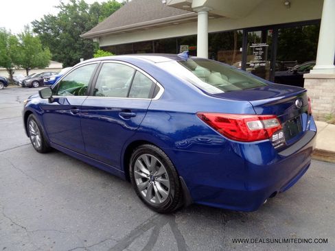 Used 2017 Subaru Legacy 2.5i Premium w/ Moonroof Package AWD/4WD image 4
