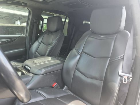 Used 2019 Cadillac Escalade Platinum AWD/4WD image 7