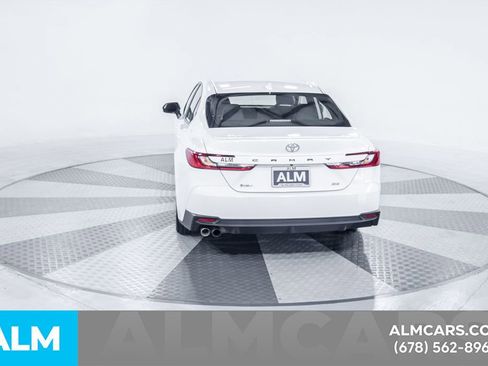 Used 2025 Toyota Camry SE image 8