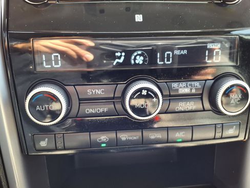 Used 2020 Subaru Ascent Limited w/ Popular Package #2A image 8